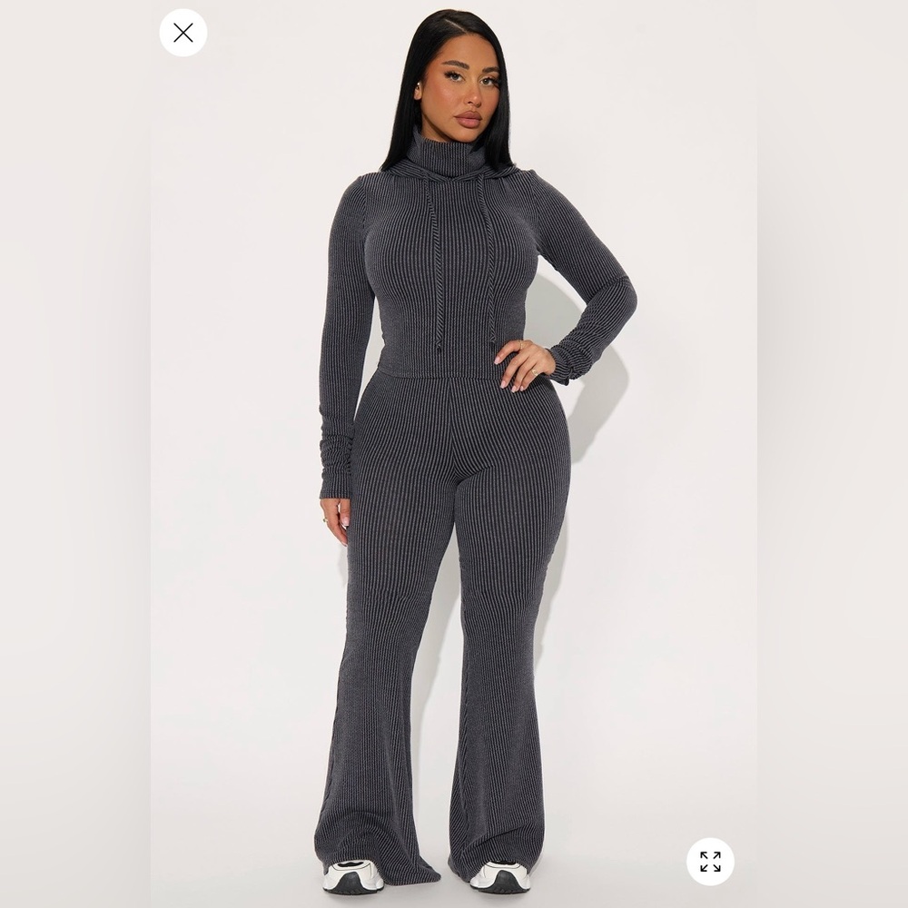 BNWT, Fashion Nova, charcoal matching leggings set, size small
